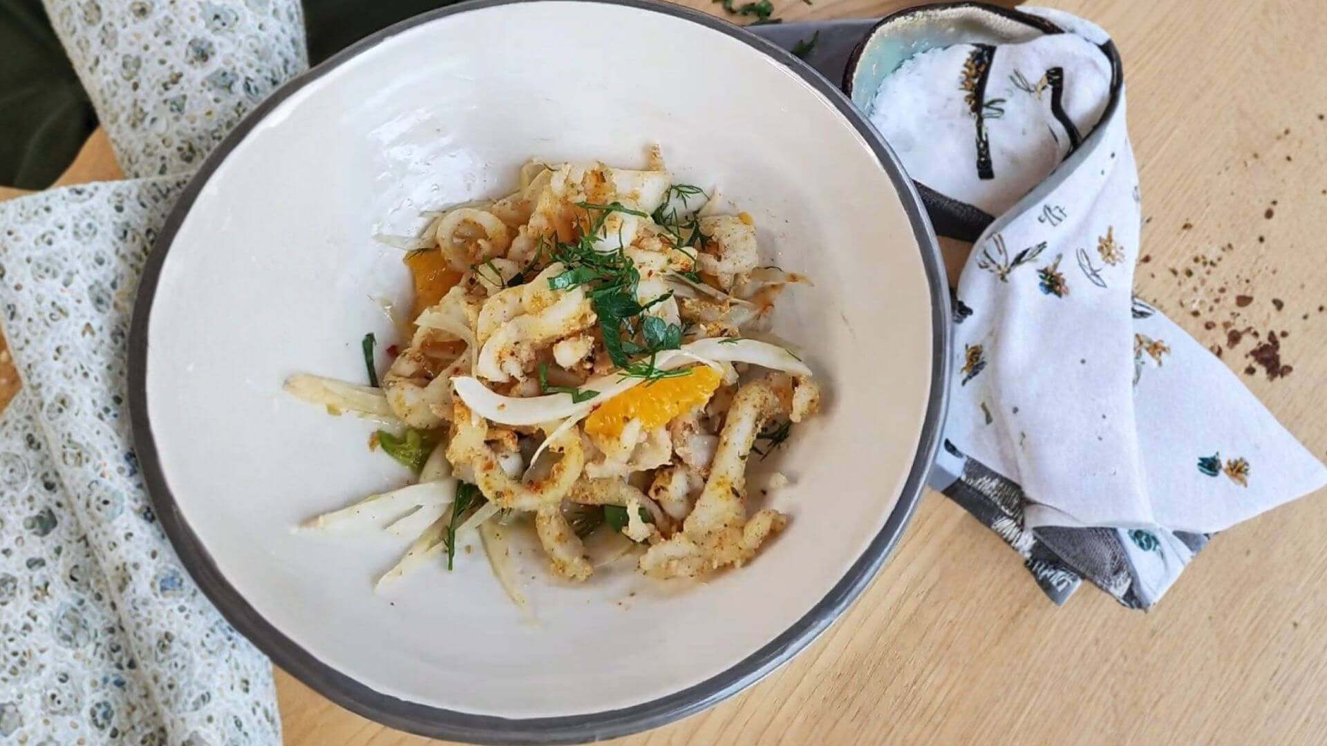 Gebackene Calamaretti – Kleine Tintenfische mit Fenchelsalat und Orange
